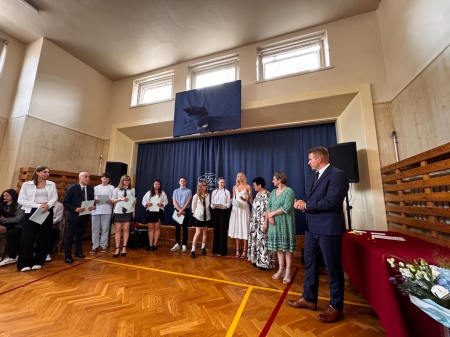 Zakończenie Roku Szkolnego-wyróżnienia dla najlepszych uczniów.